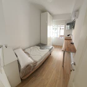 Privé kamer te huur voor € 330 per maand in Zaragoza, Calle Augusto Borderas