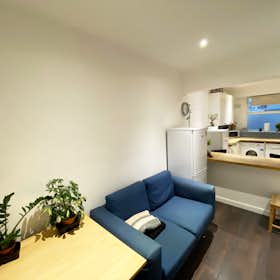 Отдельная комната сдается в аренду за 1 150 £ в месяц в London, Churchill Gardens Road