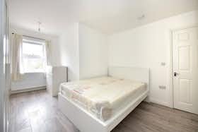 Shared room for rent for £816 per month in London, Lockes Field Place