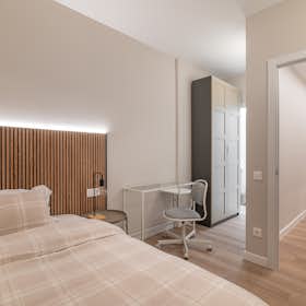 Private room for rent for €1,000 per month in Barcelona, Carrer d'Aragó