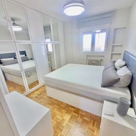 Private room for rent for €550 per month in Madrid, Calle de Paredes de Nava