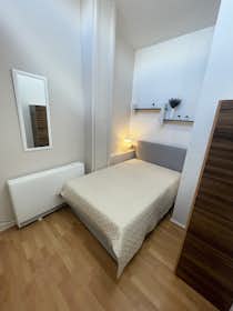 私人房间 正在以 £890 的月租出租，其位于 London, Finborough Road
