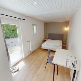 Stanza privata for rent for 406 € per month in Angoulême, Rue de Bordeaux