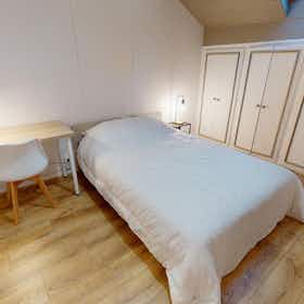 Private room for rent for €370 per month in Saint-Étienne, Rue Palluat de Besset
