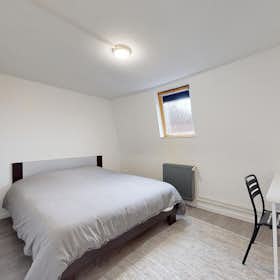 Privé kamer te huur voor € 360 per maand in Roubaix, Rue Louis Decottignies