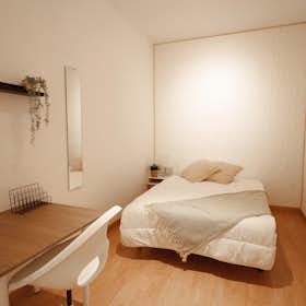 Private room for rent for €700 per month in Barcelona, Gran Via de les Corts Catalanes