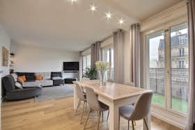 Apartment for rent for €2,704 per month in Paris, Avenue de Clichy
