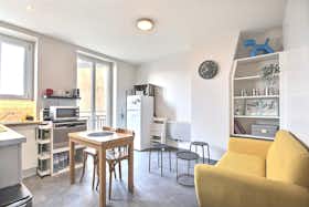 Apartamento en alquiler por 1980 € al mes en Paris, Boulevard de Ménilmontant