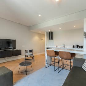 Apartment for rent for €1,846 per month in Porto, Rua do Almada