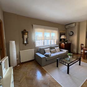 Apartment for rent for €2,150 per month in Madrid, Calle de Méndez Álvaro