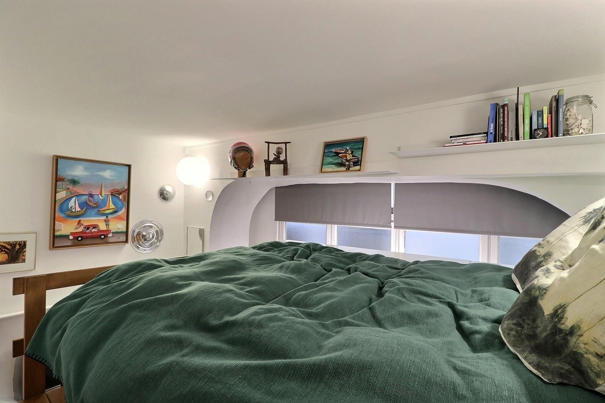 Studio for rent for €1,366 per month in Paris, Rue Saint-Louis en l'Île