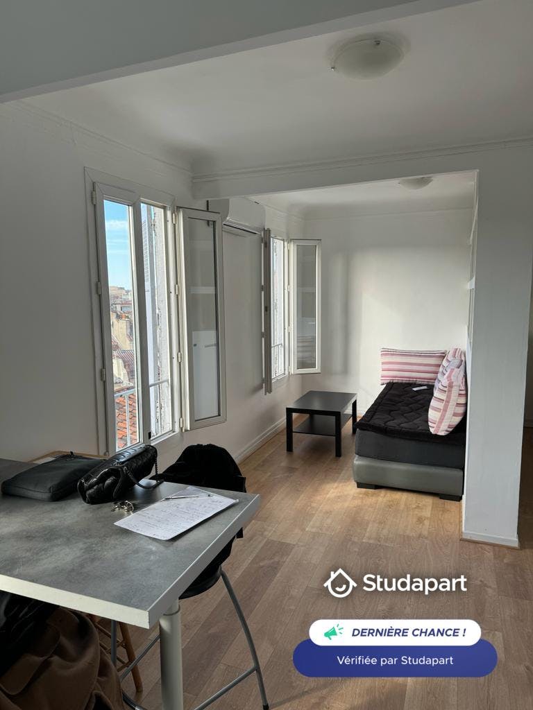 Apartment for rent for €750 per month in Marseille, Rue de l'Arc