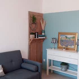 Appartement te huur voor € 750 per maand in Avignon, Chemin des Cris Verts