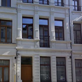 Appartement te huur voor € 1.500 per maand in Antwerpen, Lange Leemstraat