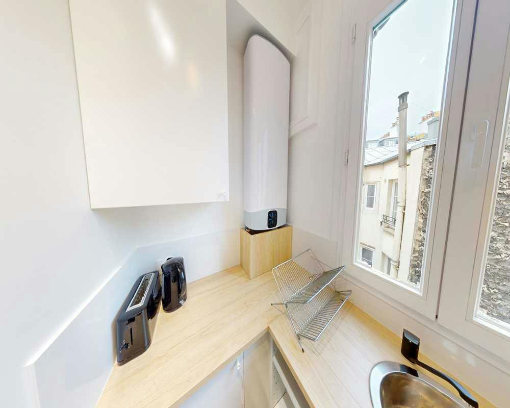 Private room for rent on Rue Chaligny, Paris - Plus