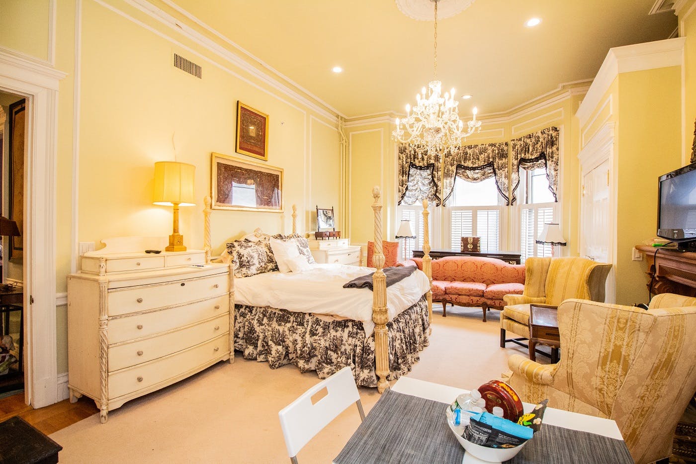 Studio for rent for $3,750 per month in Boston, Beacon Street