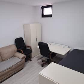 Отдельная комната сдается в аренду за 195 € в месяц в Ljubljana, Ptujska ulica