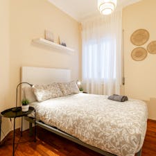 Private room for rent for €675 per month in Barcelona, Carrer del Bruc