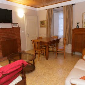 Дом сдается в аренду за 3 000 € в месяц в Riolunato, Piazza Guglielmo Marconi