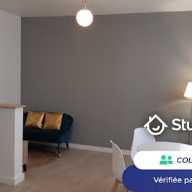 Private room for rent for €325 per month in Saint-Étienne, Rue Rouget de Lisle