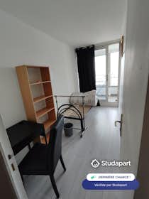 Private room for rent for €600 per month in Paris, Rue Boucry