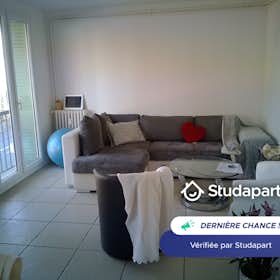 Отдельная комната сдается в аренду за 390 € в месяц в Avignon, Rue des Bavardages