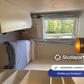 Private room for rent for €600 per month in Versailles, Rue de la Bonne Aventure