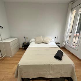 Private room for rent for €1,035 per month in Madrid, Calle del Conde de Aranda