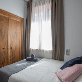 Private room for rent for €650 per month in Madrid, Calle de la Luna