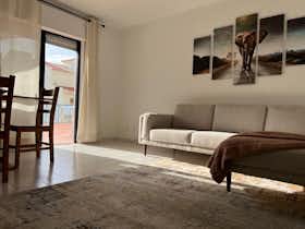 Appartement te huur voor € 1.300 per maand in Lagoa, Rua Eça de Queiroz