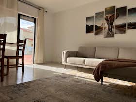 Wohnung zu mieten für 1.300 € pro Monat in Lagoa, Rua Eça de Queiroz