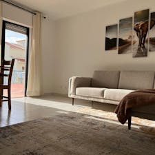 Apartment for rent for €1,300 per month in Lagoa, Rua Joaquim Eugénio Júdice