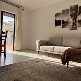 Appartement te huur voor € 1.300 per maand in Lagoa, Rua Eça de Queiroz