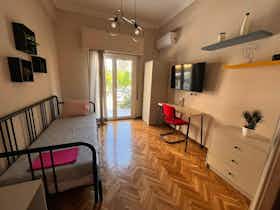 Private room for rent for €525 per month in Athens, Kaftantzoglou