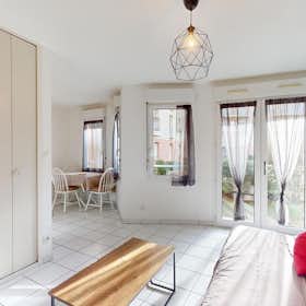 Studio for rent for € 490 per month in Reims, Rue de Pargny