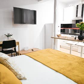 Studio for rent for €2,000 per month in Madrid, Calle del Pez