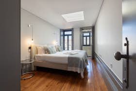 Квартира сдается в аренду за 1 500 € в месяц в Porto, Rua de Álvares Cabral