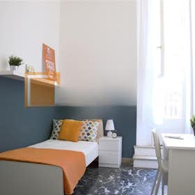 Private room for rent for €820 per month in Bologna, Strada Maggiore