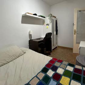 Private room for rent for €400 per month in Madrid, Calle de San Bernardo