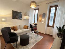 Apartment for rent for €2,500 per month in Florence, Via Faenza