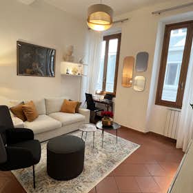 Apartment for rent for €2,500 per month in Florence, Via Faenza