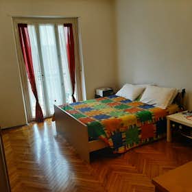 Shared room for rent for €435 per month in Turin, Via Trinità