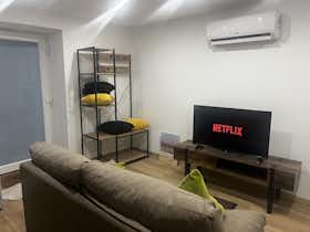 Appartement te huur voor € 1.000 per maand in Maia, Rua Manuel da Silva Cruz