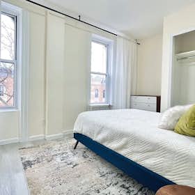 私人房间 正在以 $1,050 的月租出租，其位于 Ridgewood, Madison St