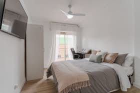 Отдельная комната сдается в аренду за 430 € в месяц в Madrid, Paseo de las Moreras