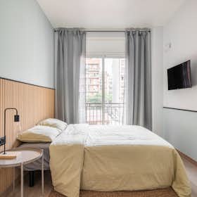 Private room for rent for €1,050 per month in Barcelona, Carrer del Consell de Cent
