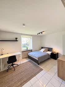 Privé kamer te huur voor € 850 per maand in Unterhaching, Von-Stauffenberg-Straße