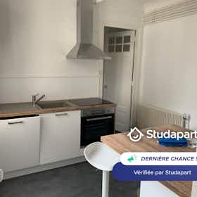 Lägenhet att hyra för 1 100 € i månaden i Reims, Rue Chanzy