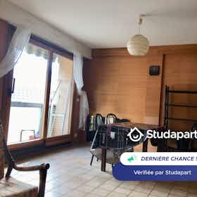 Lägenhet att hyra för 770 € i månaden i Grenoble, Rue Raymond Bank