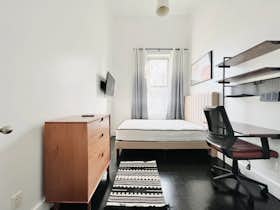 私人房间 正在以 $1,089 的月租出租，其位于 Brooklyn, Weirfield St